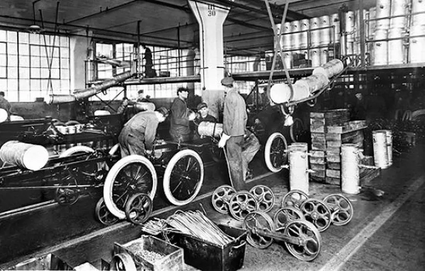 1913 linea de montaje de Ford