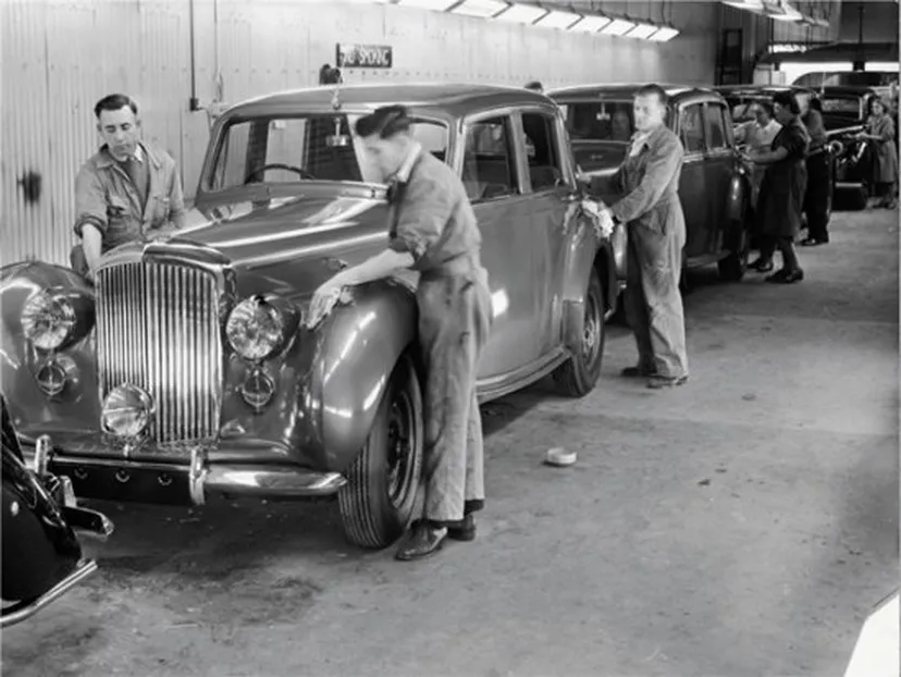 1946 MkVI con carrocería de acero y componentes Rolls Royce